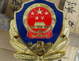 镀金警徽